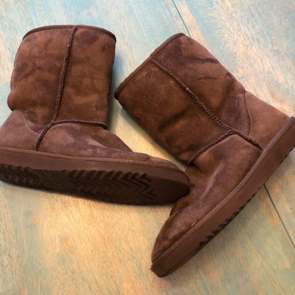 UGG chocolate brown classic short boots size 8